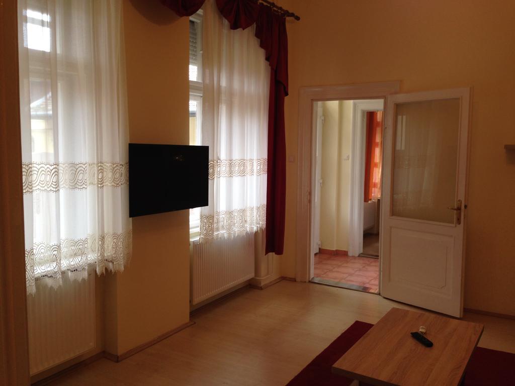 Peterfia Apartman Debrecen Exterior foto